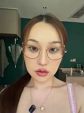 sphynx- - online show from November 2025 02:17:01 PM