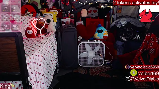 Snapshot of VelvetDiablo chatting on February 2026 01:21:02 AM VelvetDiablo online show from February 2026 01:21:02 AM