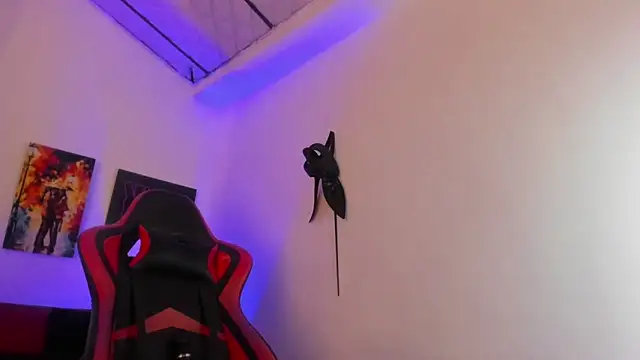 crisstal miler online show from March 2025 09:32:02 PM