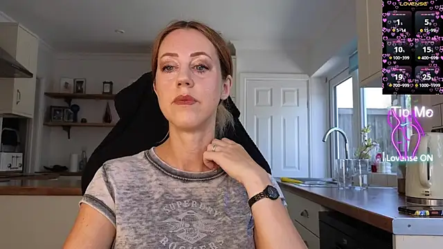 Snapshot of stripmequick chatting on June 2026 09:14:02 AM stripmequick online show from June 2026 09:14:02 AM