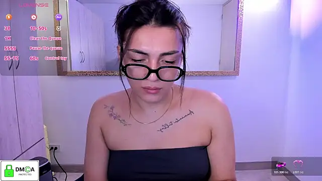 Snapshot of EricaVanderhill chatting on May 2026 11:46:02 PM EricaVanderhill online show from May 2026 11:46:02 PM