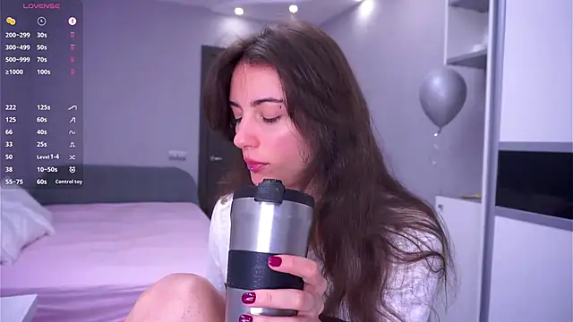 Holla Molly online show from April 2026 06:14:01 AM