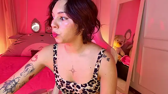 Snapshot of Lyna_love chatting on October 2025 09:04:01 PM Lyna love online show from October 2025 09:04:01 PM