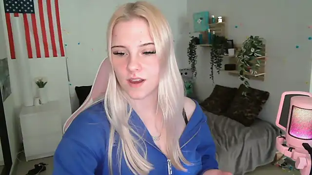 Blueeyezz0 online show from April 2026 10:35:02 AM