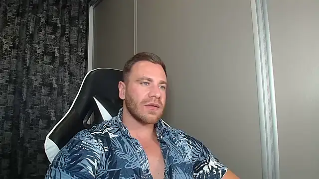Snapshot of Thori92 chatting on July 2026 06:21:02 PM Thori92 online show from July 2026 06:21:02 PM