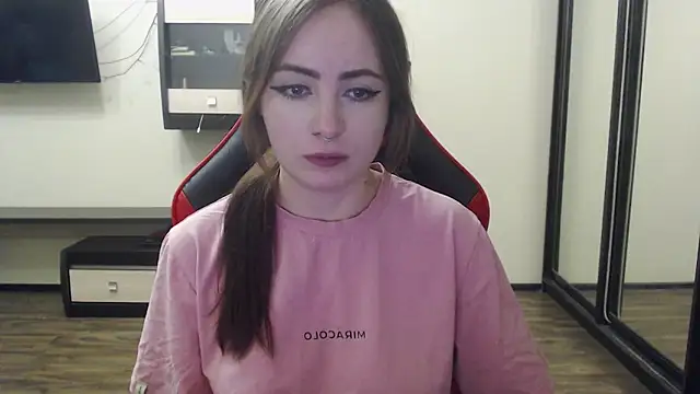 Laralianna online show from December 2024 01:30:02 PM