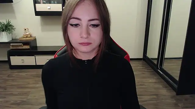 Laralianna online show from September 2025 02:06:02 PM