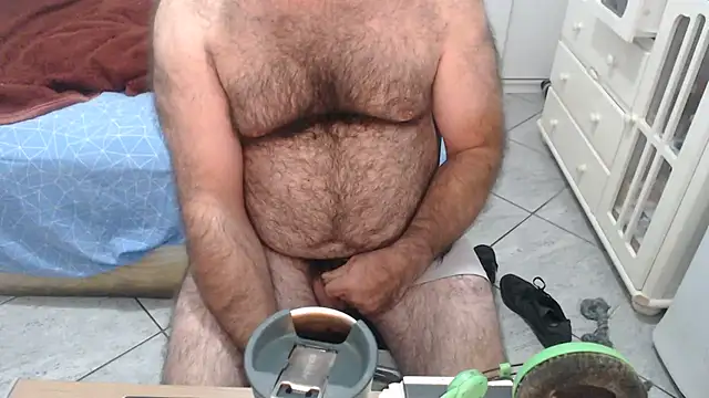 Snapshot of MysterBearMG chatting on June 2026 01:28:02 AM MysterBearMG online show from June 2026 01:28:02 AM