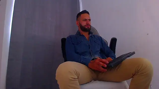 Snapshot of Oliverdrew_1 chatting on January 2025 09:19:01 PM Oliverdrew 1 online show from January 2025 09:19:01 PM