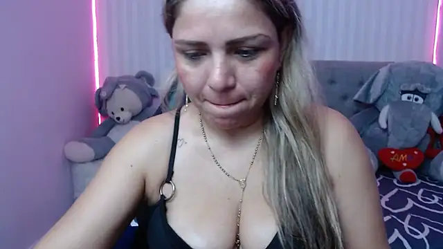 Snapshot of cum_bigass chatting on February 2025 12:19:02 PM cum bigass online show from February 2025 12:19:02 PM
