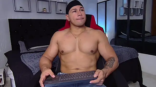 tyler hank01 online show from September 2025 01:11:02 PM