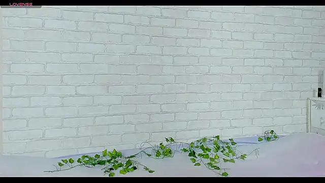 LinaKenny online show from January 2026 02:12:02 PM