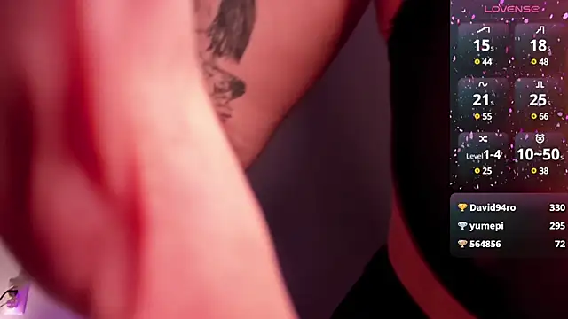 Snapshot of SarahRomantic chatting on December 2024 12:30:01 PM SarahRomantic online show from December 2024 12:30:01 PM