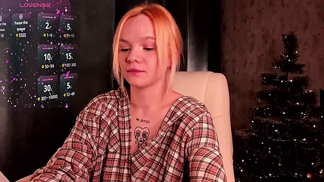 Snapshot of SarahRomantic chatting on December 2024 07:13:02 AM SarahRomantic online show from December 2024 07:13:02 AM