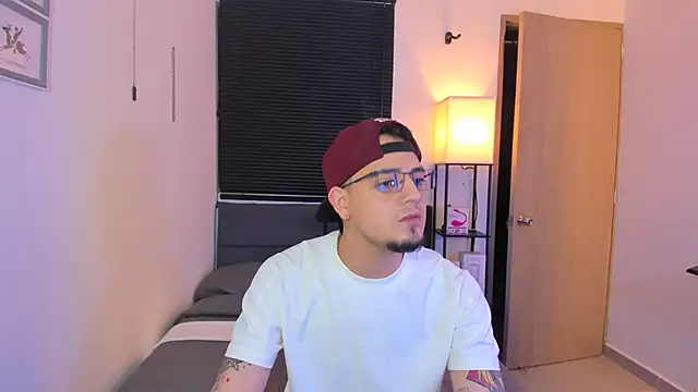 alejandro calderon1 online show from April 2026 04:26:02 AM