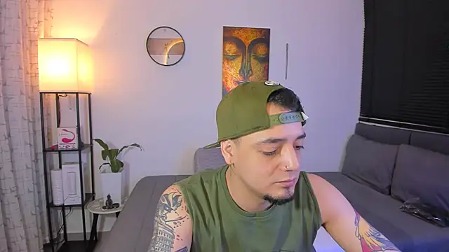Snapshot of alejandro_calderon1 chatting on May 2026 04:32:01 AM alejandro calderon1 online show from May 2026 04:32:01 AM
