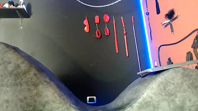 amy-mistress online show from November 2025 10:32:01 PM