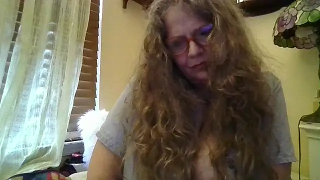 Snapshot of DestineeLoverGirl chatting on March 2026 02:06:01 PM DestineeLoverGirl online show from March 2026 02:06:01 PM