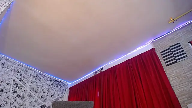 hornytsblonde online show from September 2025 01:35:02 PM