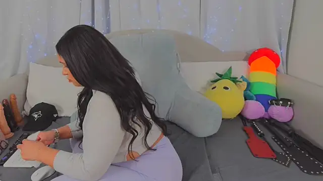 MeghanXO online show from April 2026 11:42:01 PM