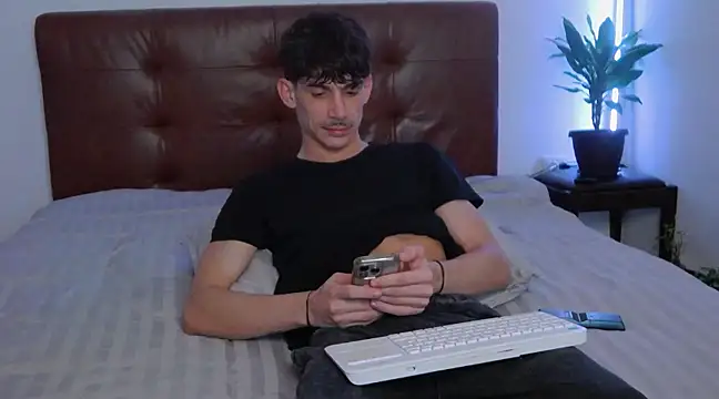 Snapshot of DanielCrush1 chatting on February 2025 03:52:02 AM DanielCrush1 online show from February 2025 03:52:02 AM