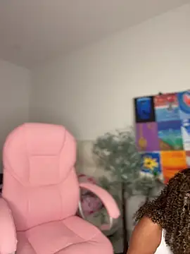 Snapshot of stormyy_ chatting on April 2026 01:01:01 AM stormyy online show from April 2026 01:01:01 AM