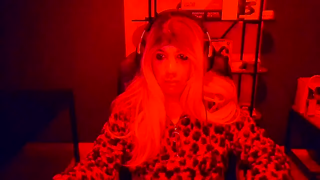 LatruieSow online show from January 2026 12:34:02 AM