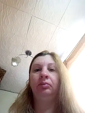 Snapshot of BustyBlond chatting on April 2026 04:21:01 AM BustyBlond online show from April 2026 04:21:01 AM