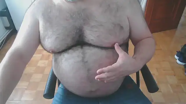 Snapshot of mikeyhotbear chatting on October 2025 12:39:02 PM mikeyhotbear online show from October 2025 12:39:02 PM