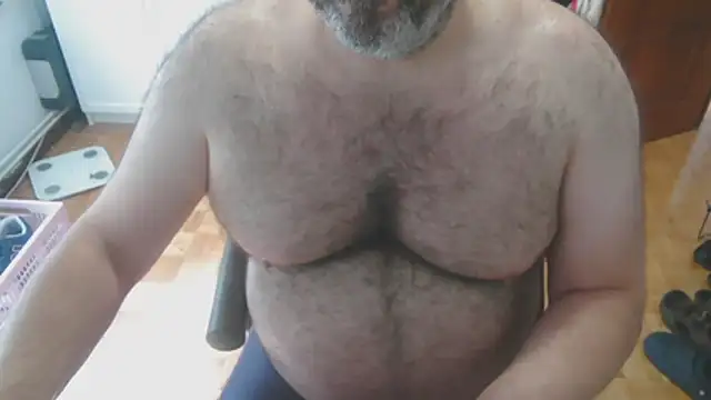 Snapshot of mikeyhotbear chatting on June 2026 03:47:01 PM mikeyhotbear online show from June 2026 03:47:01 PM