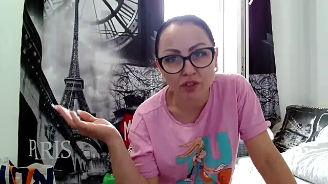 Snapshot of Anne30 chatting on May 2026 07:26:02 AM Anne30 online show from May 2026 07:26:02 AM