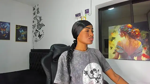 Snapshot of Emattaylor chatting on December 2024 11:01:01 AM Emattaylor online show from December 2024 11:01:01 AM