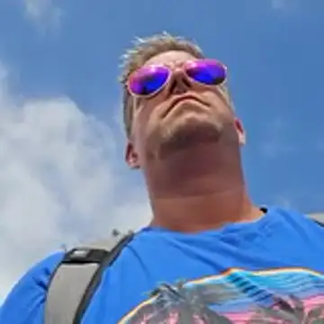 Trucker Hunter online show from October 2025 12:50:01 PM