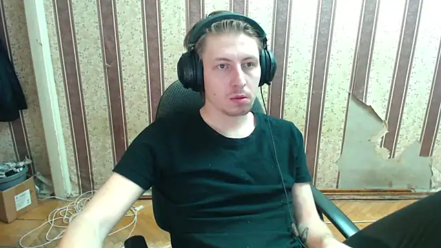 darienlarge online show from October 2025 02:20:01 AM