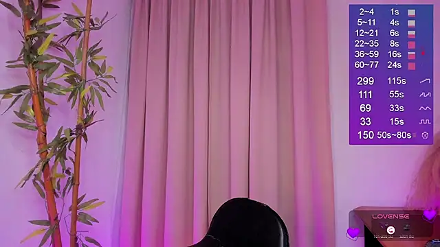 Snapshot of Bella-White chatting on September 2025 03:58:02 PM Bella-White online show from September 2025 03:58:02 PM