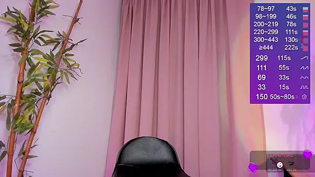 Snapshot of Bella-White chatting on October 2025 02:29:02 PM Bella-White online show from October 2025 02:29:02 PM