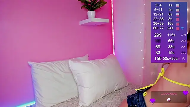 Snapshot of Bella-White chatting on January 2026 07:39:01 PM Bella-White online show from January 2026 07:39:01 PM