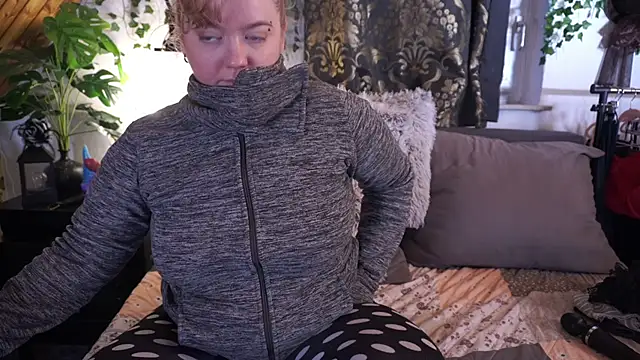 Snapshot of TessaWinter chatting on January 2025 04:30:02 PM TessaWinter online show from January 2025 04:30:02 PM