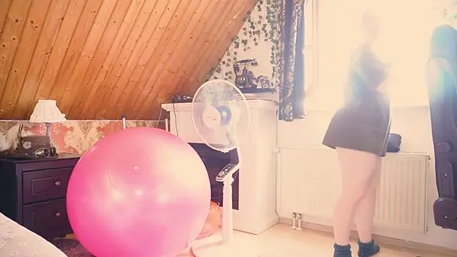 Snapshot of TessaWinter chatting on September 2025 02:39:02 PM TessaWinter online show from September 2025 02:39:02 PM