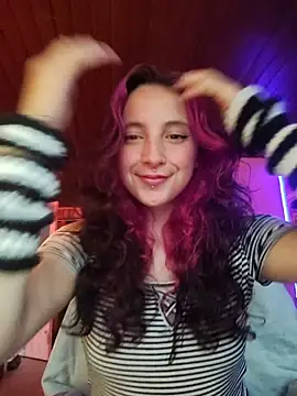  Laary online show from October 2025 09:50:01 PM