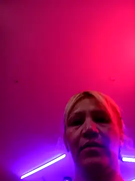 Nicolle Milf online show from November 2025 06:18:02 PM