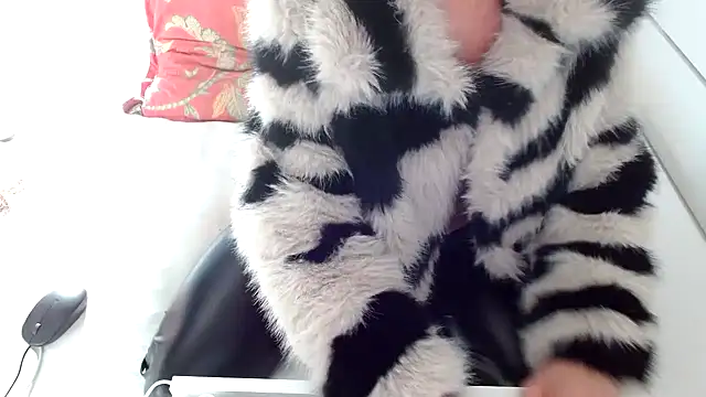 Snapshot of 34MANON chatting on February 2025 09:32:01 AM 34MANON online show from February 2025 09:32:01 AM