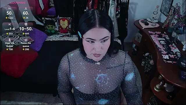 lufek23 online show from October 2025 01:19:01 PM