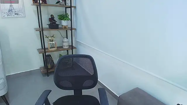 Sassy--Girl online show from April 2026 06:14:02 PM