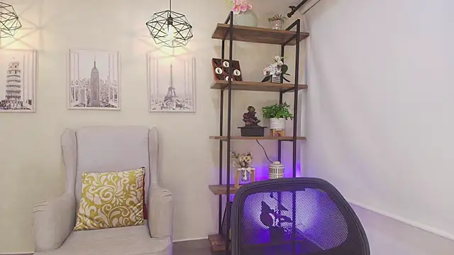 Sassy--Girl online show from April 2026 06:22:01 PM