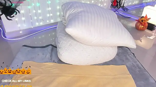 ohyesly  online show from October 2025 11:02:01 PM