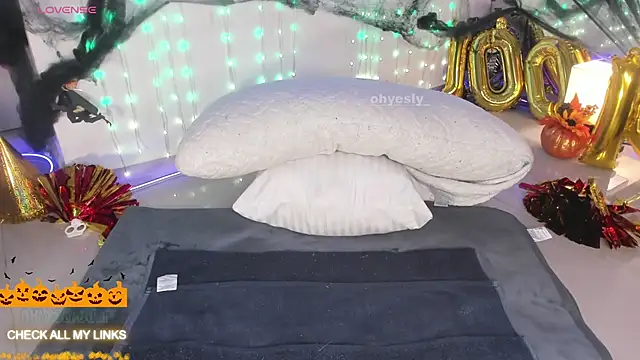 ohyesly  online show from October 2025 11:00:01 AM