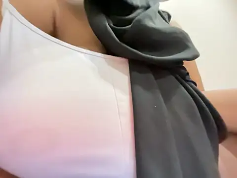 Snapshot of Submissive_Arab chatting on July 2026 10:06:02 PM Submissive Arab online show from July 2026 10:06:02 PM