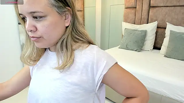 princesaparis online show from February 2025 11:44:02 AM