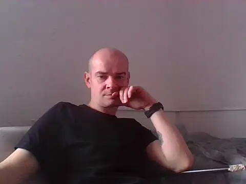 Snapshot of BadRec40 chatting on February 2026 01:17:01 PM BadRec40 online show from February 2026 01:17:01 PM